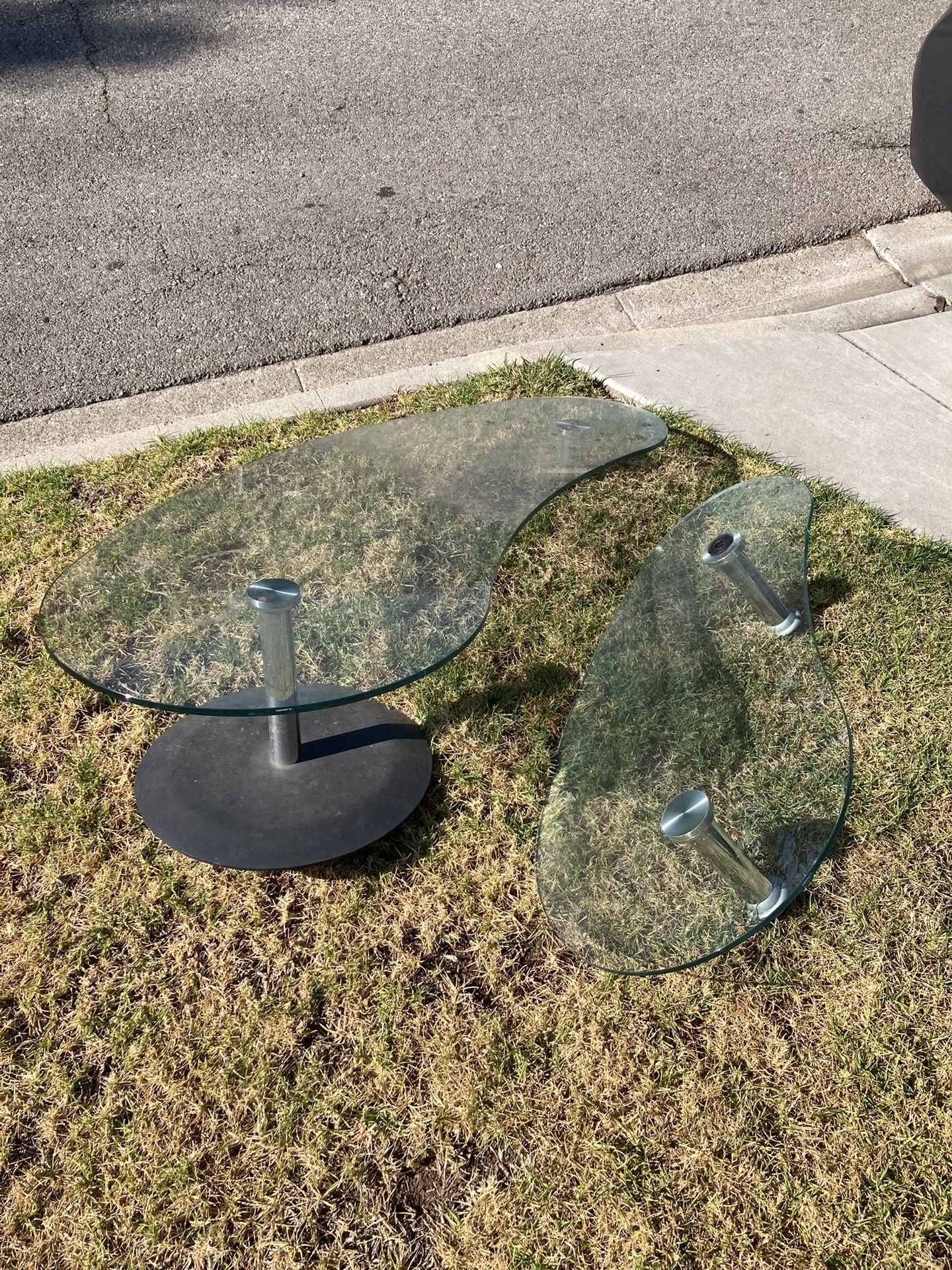 Free Glass Table