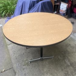 Brand New Large Family Dining Table With Six Drawers 
