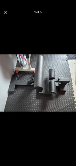 Sissy squat machine