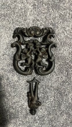 Cast iron pot holder