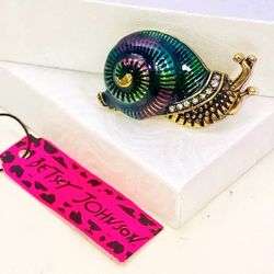 BETSEY JOHNSON "THE SHIMMER SNAIL!" PRETTY LITTLE RAINBOW SNAIL BROOCH BRAND NEW!