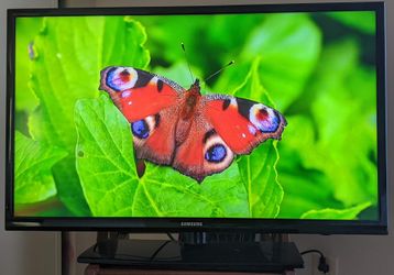Samsung 32-inch TV with Chromecast