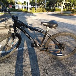 OZARK TRAIL MOUNTAIN BIKE