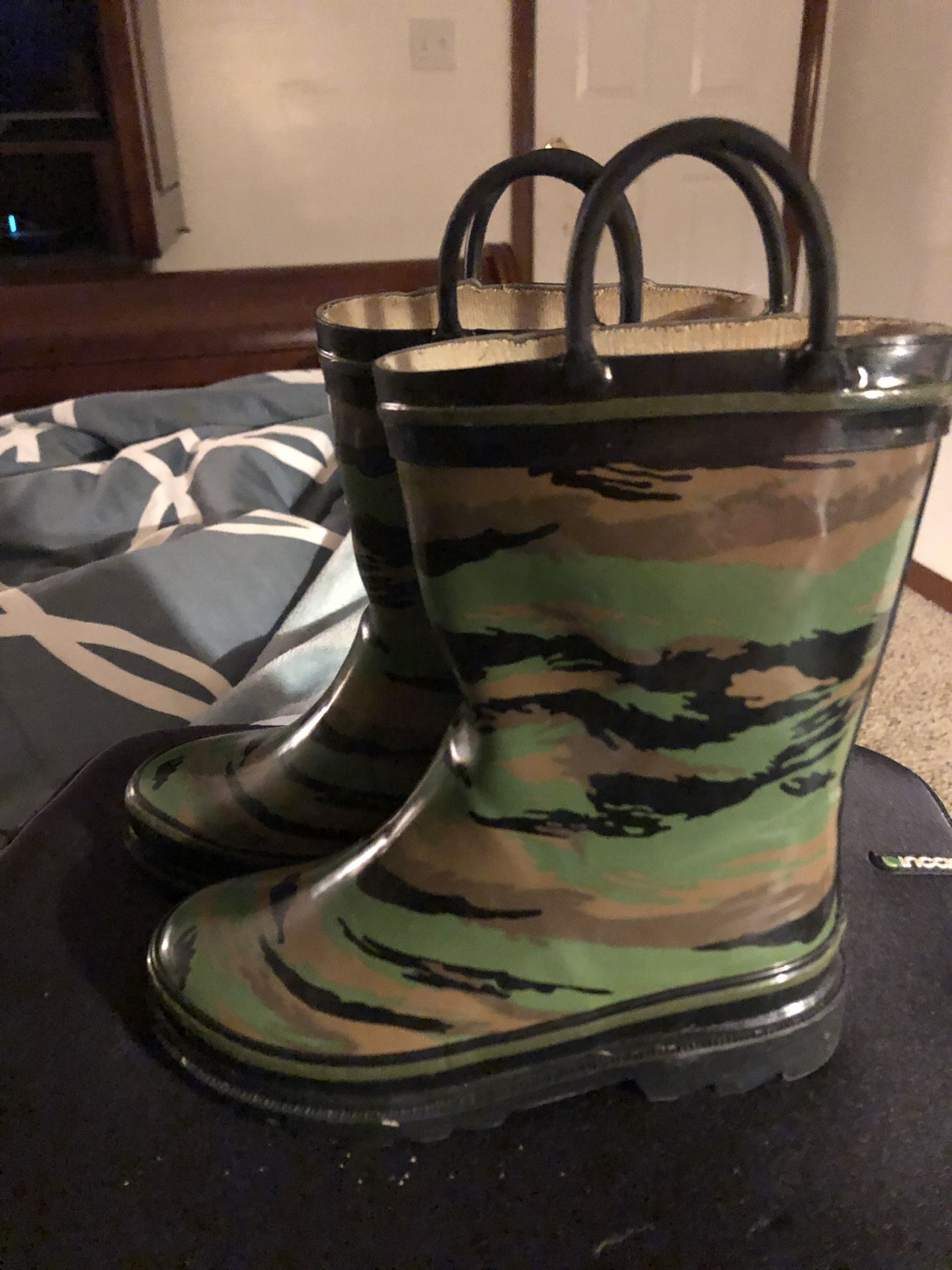 Camouflage Kids Rain Boots Kids/Toddler size 9/10