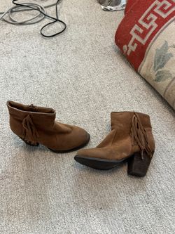 Women’s Low Heel Boots Size 5.5