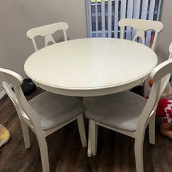 Dining Room Table And Chairs 