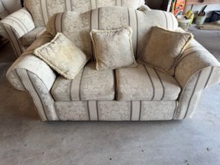 Living room, plus 4 recliners