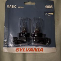 Sylvania 9005 SilverStar Halogen Headlight Bulb, Pack of 2