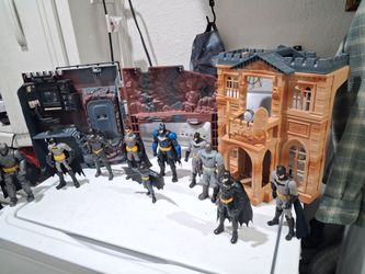 Wayne Manor and Batman action figures  7 inches.. good condition.
