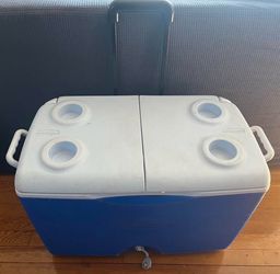 48 Quart Rubbermaid Cooler w/ spout, wheels, cup holder blue