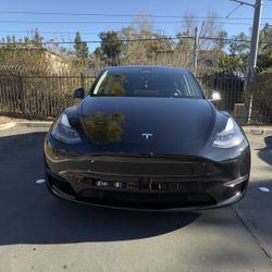 2024 Tesla Model Y Long Range AWD – 7 Seats 