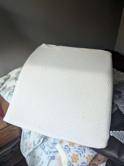 Wedge pillow large