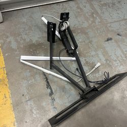 TV MOUNT FITS ALL THE WAY TO 80