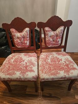 2 chairs Cash only  no return  no delivery 300