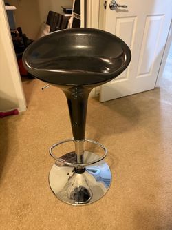 Swivel Arcade Chair