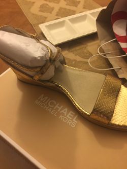 MK sandal brand new never use