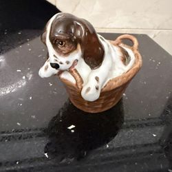 Vintage 1950s Royal Doulton Dog in Basket Figurine England 3,5” Lenght