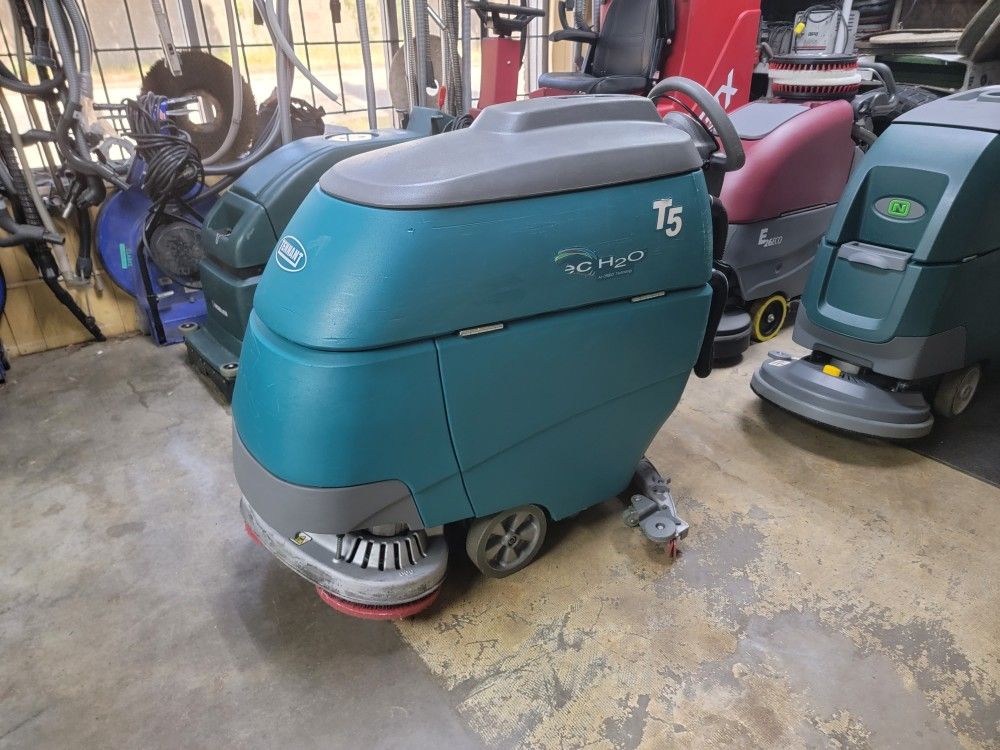 Tennant T5 Floor Scrubber 