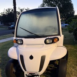 Gem 6 Passenger Golf Cart