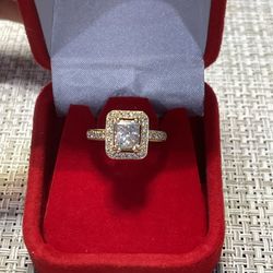 Gorgeous Diamond Ring On 14k Gold