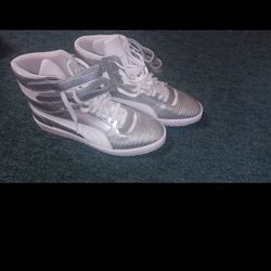Girls Pumas Size 8