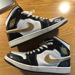 Nike Air Jordan 1 Mid SE "Black/Gold Patent Leather"