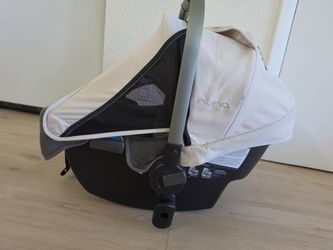 Nuna Pipa Rx carseat with base and NB insert