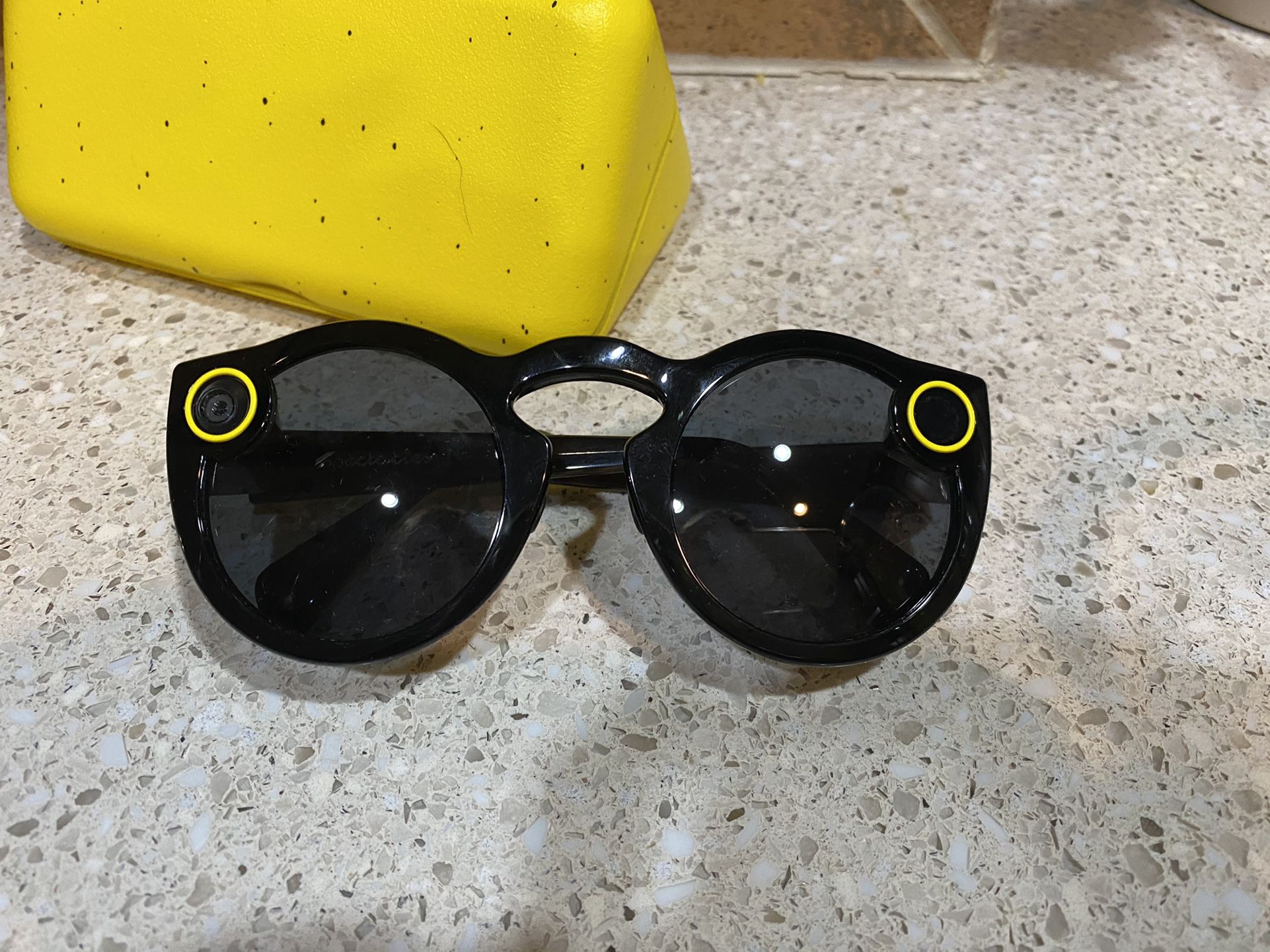 Snapchat Spectacles- Camera Sunglasses