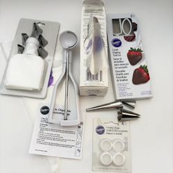 Wilton Cake Decorating Set – Piping Tips, Bags, Couplers & Candy Dipping Tools