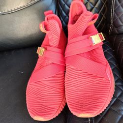 Red Puma Size 6