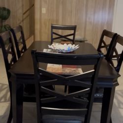 Dark brown dinner table with 6 Chairs