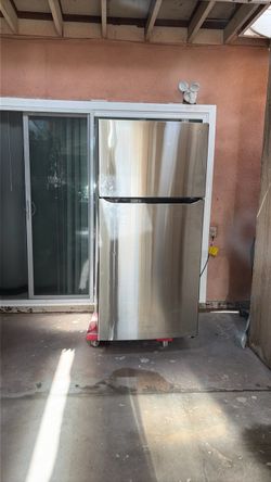 LG Stainless Steel Top-Freezer Refrigerator