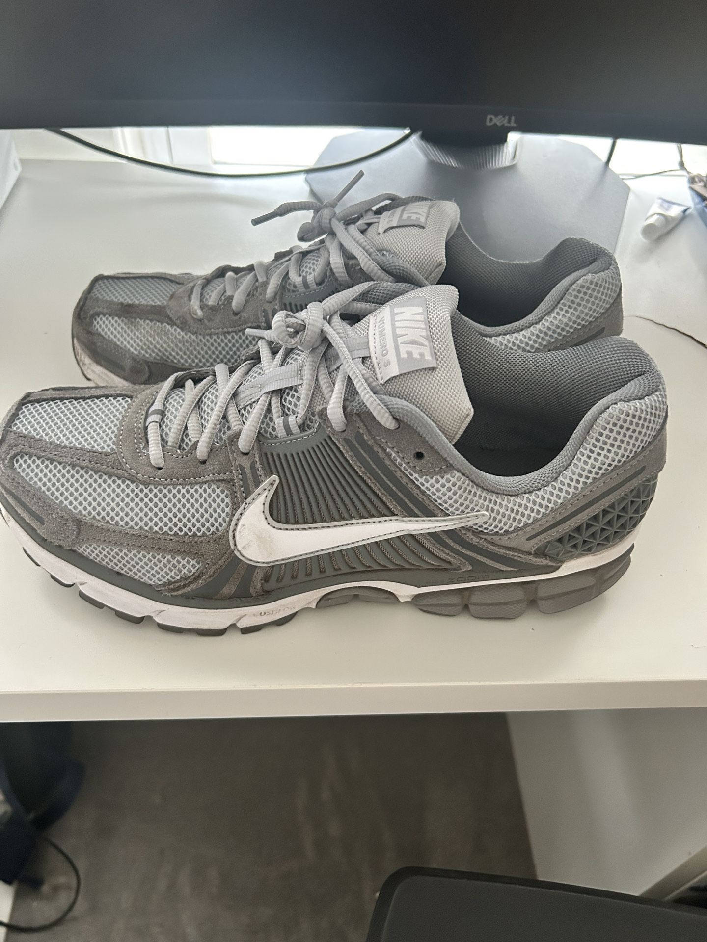 nike vomero grey