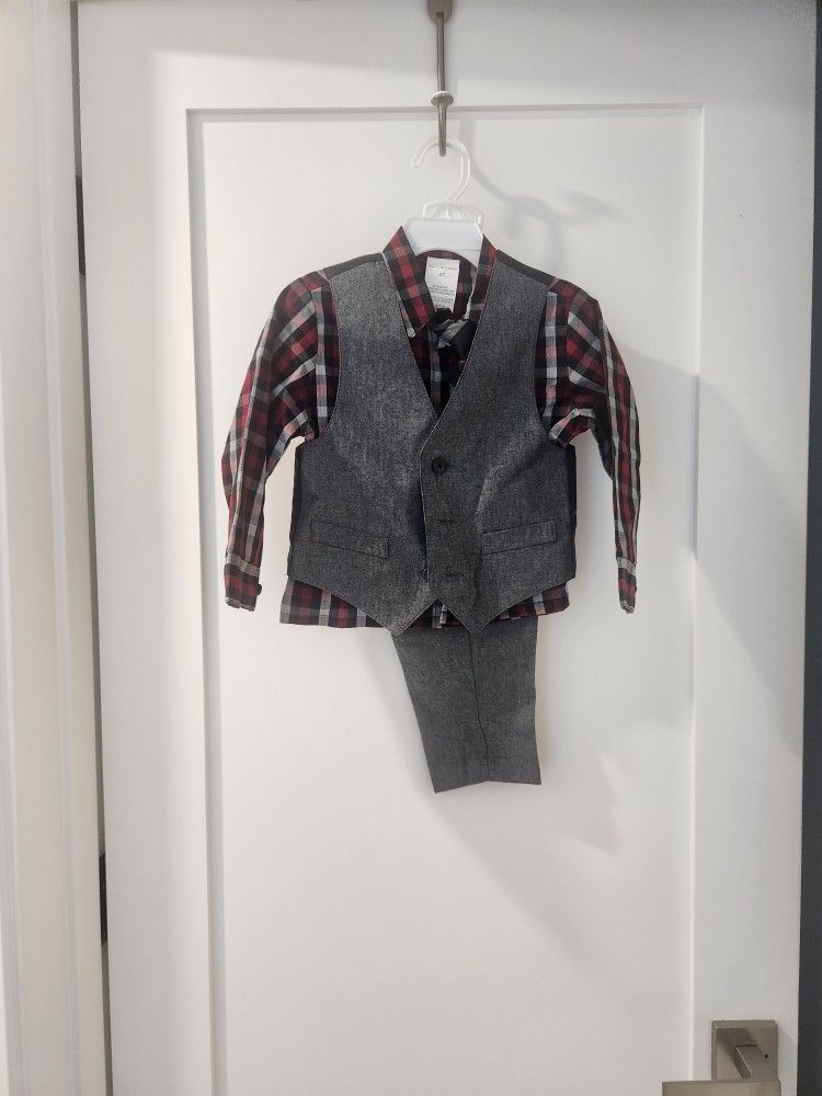 Van Heusen Kid Suit- 2T ( 4 Piece Set)