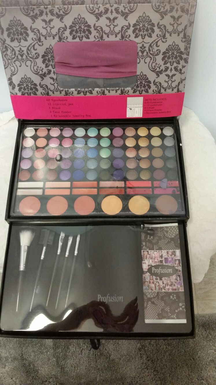 Make up kit