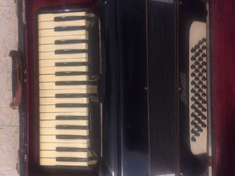 Rosati acordeon 48 bass works perfect