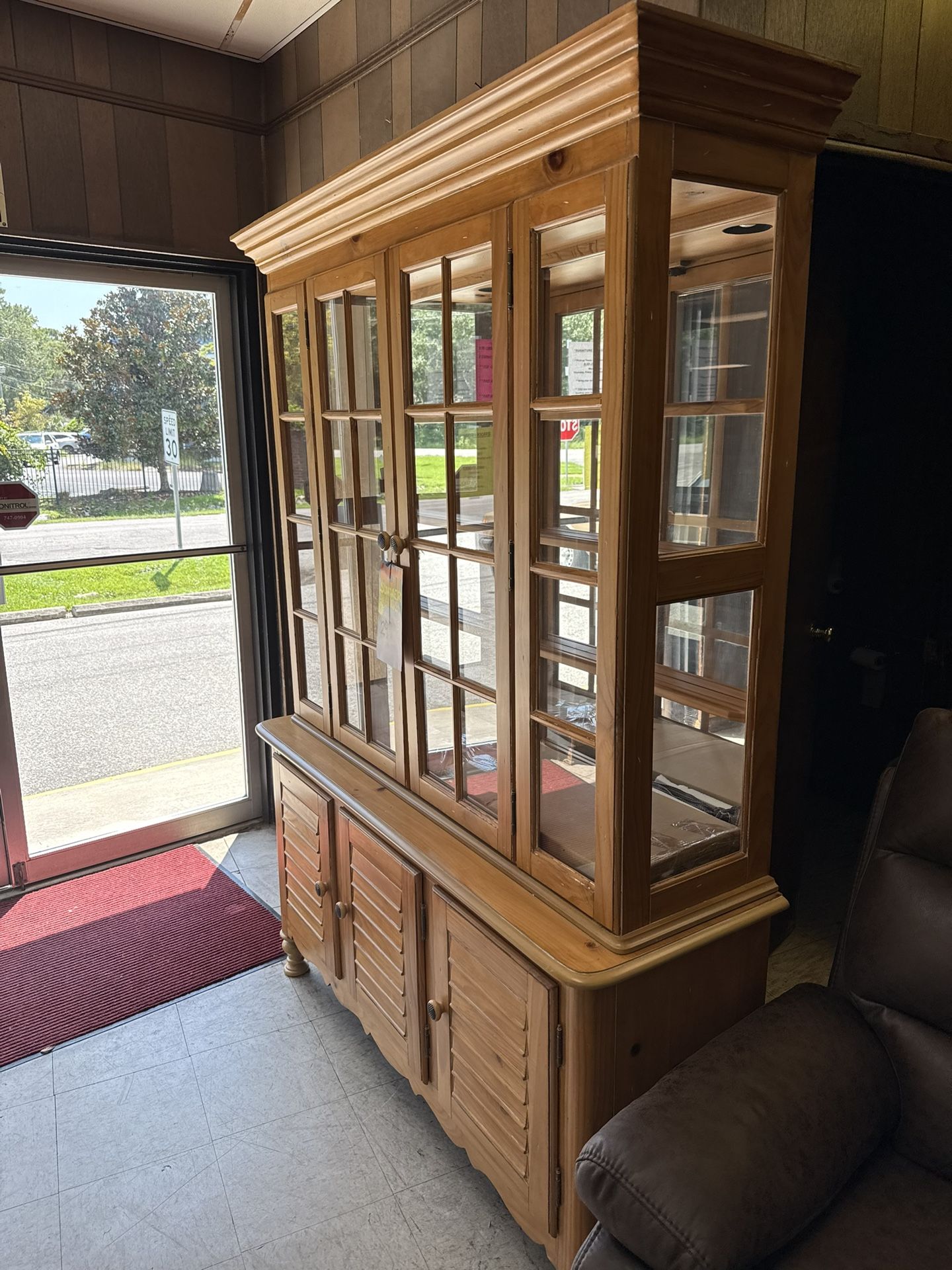 China cabinet for black Friday only $100. You must be able to move it right away. Brand new.