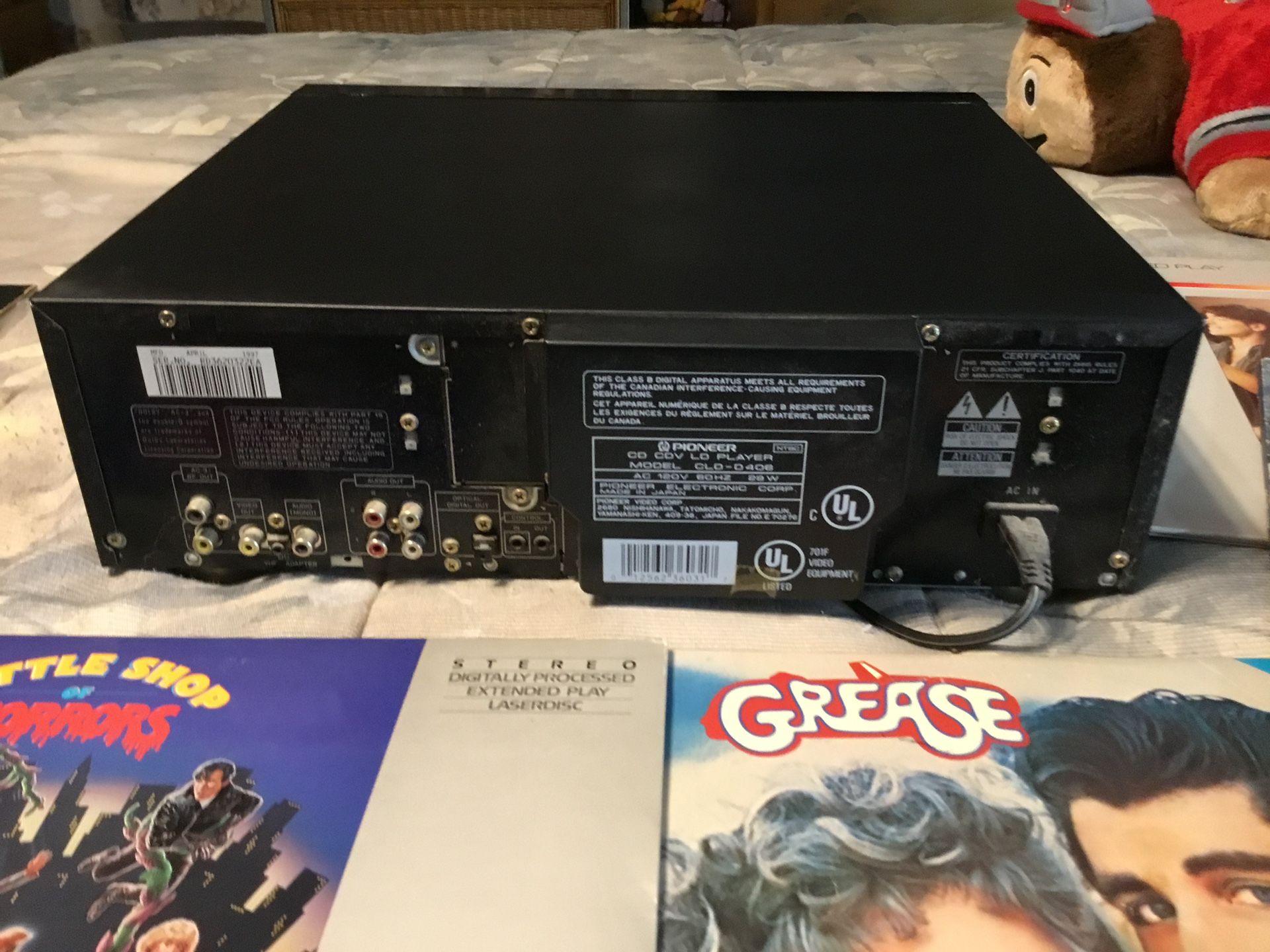 Pioneer Laser Disc/CD Player With Remote Audio & Speakers