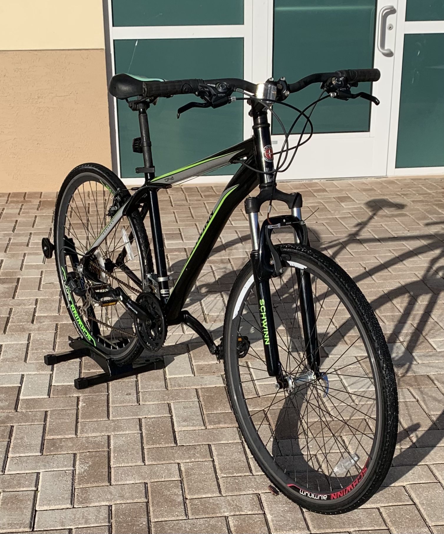 schwinn or2 700c men's hybrid bicycle