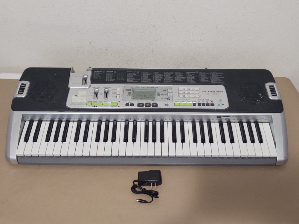 Casio Electronic 61Key Keyboard with Lighted Keys LK200s for Sale in