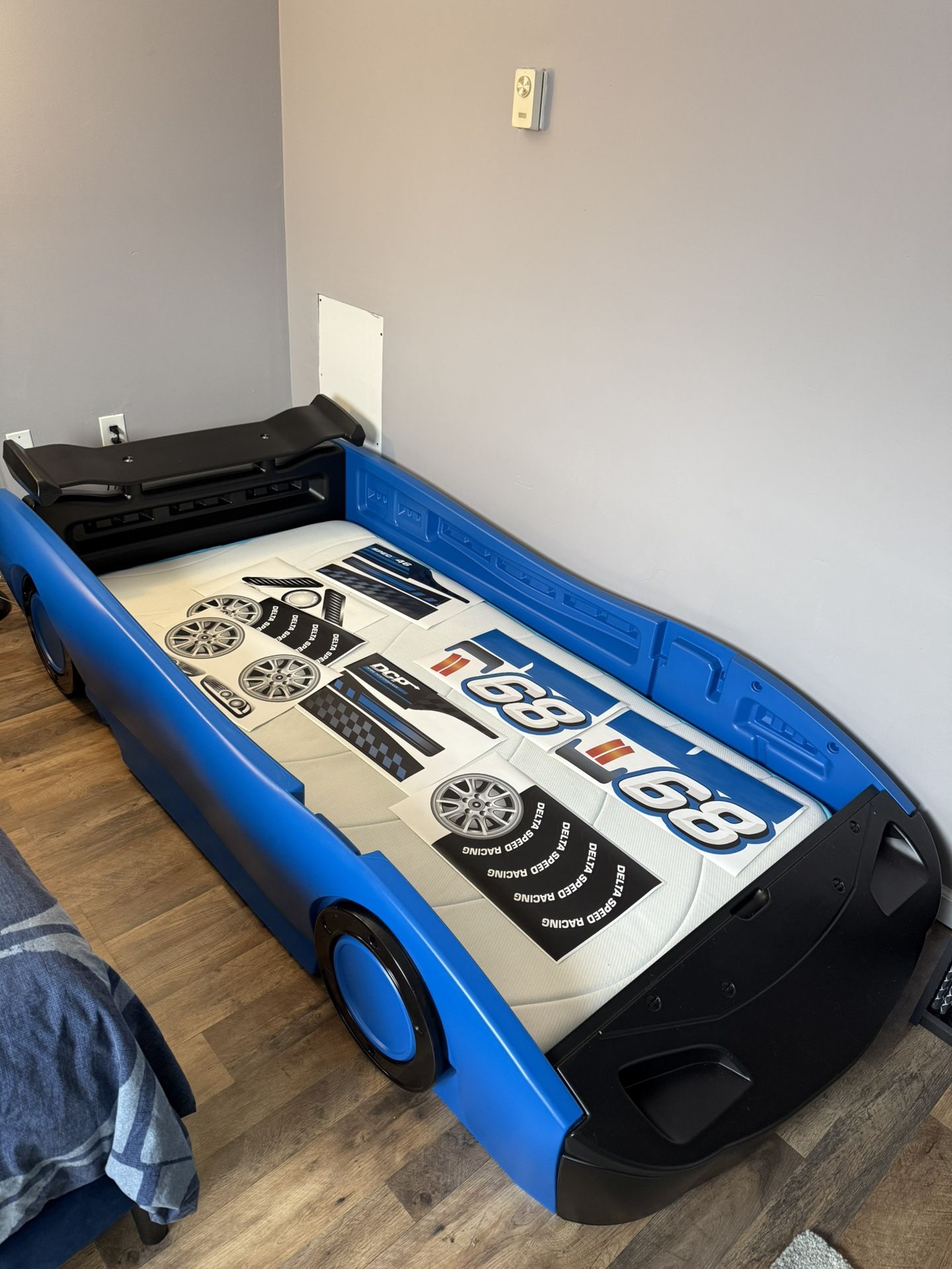 Twin race car bed WITH mattress for kids