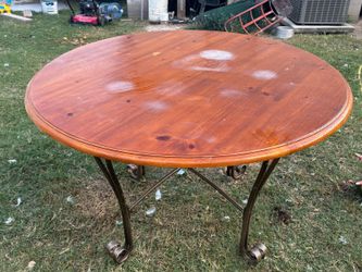 Mesa con las 4 sillas