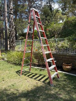 10ft Louisville Fiberglass Step Ladder