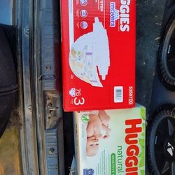 Huggies Size 3 Diapers And Got And Box Of Huggies Wipes