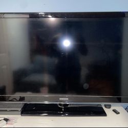 Black 46in Samsung TV