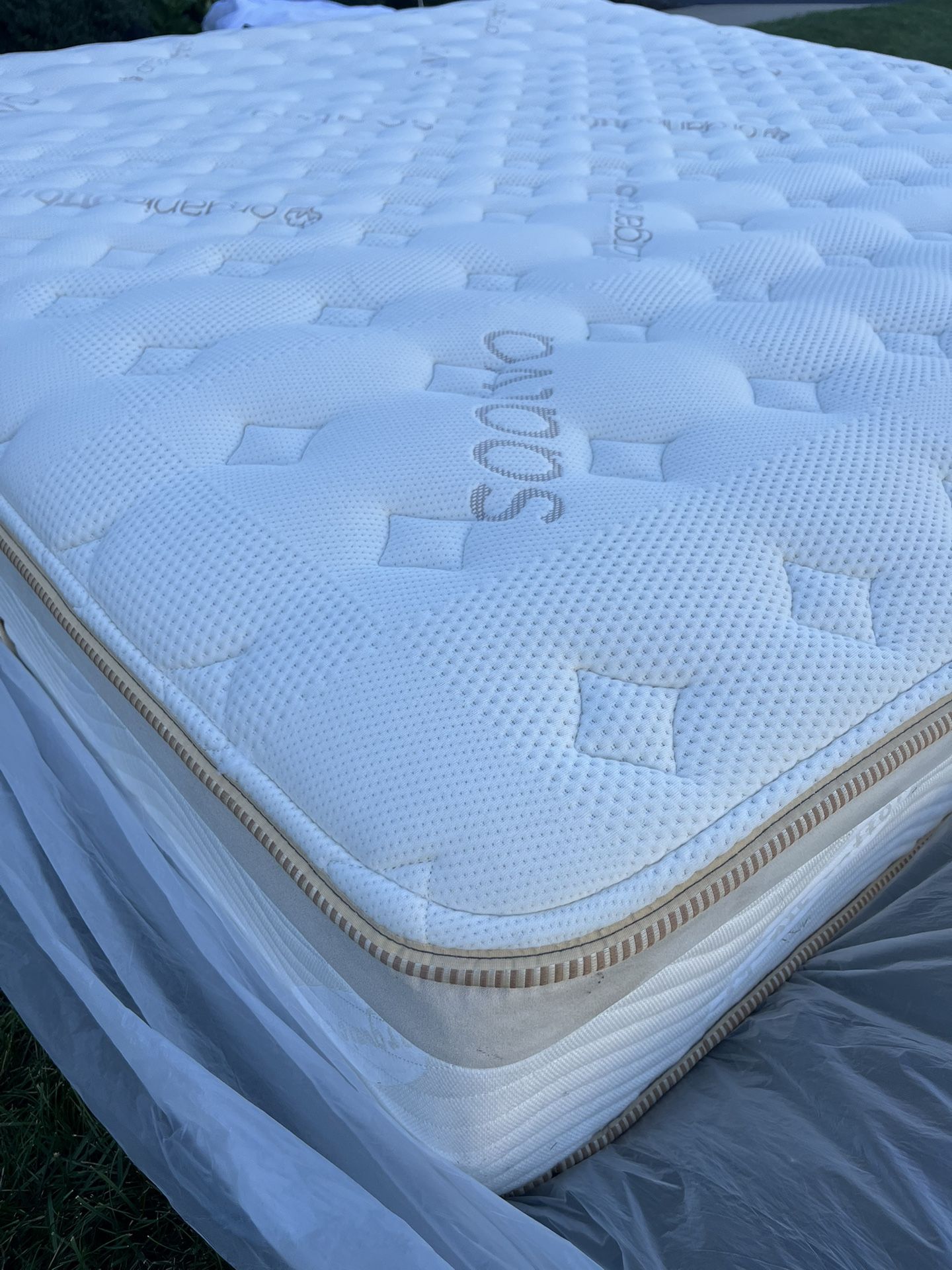 Saatva, Memory Foam Hybrid Mattress, King
