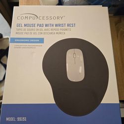 Gel mouse pad with wrist rest