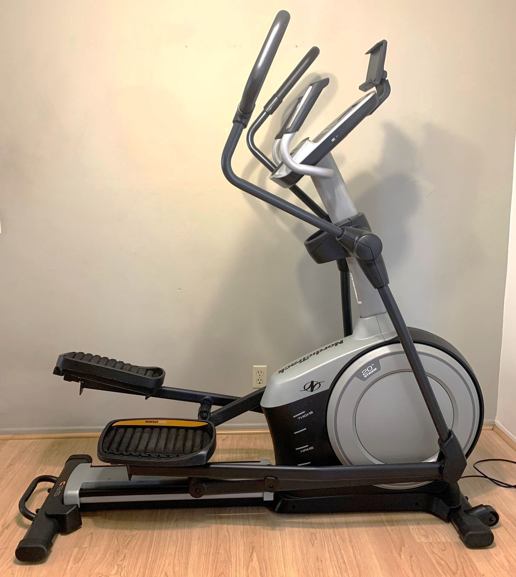 NordicTrack C9.5 Elliptical Cross-Trainer Exercise Workout Machine Fitness Home Gym Treadmill