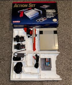 NINTENDO ENTERTAINMENT SYSTEM NES ACTION SET CONSOLE WITH VIDEO GAME & CONTROLLER