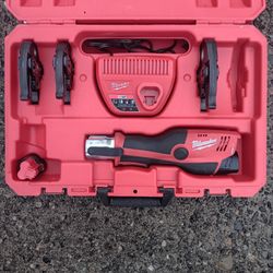 Milwaukee M12 2473-22 Forced Logic Press Tool Kit Excellent 2bats 3jaws. For Pick Up Fremont Sea. No Low Ball Offers Please. No Trades. Yes I Have It 
